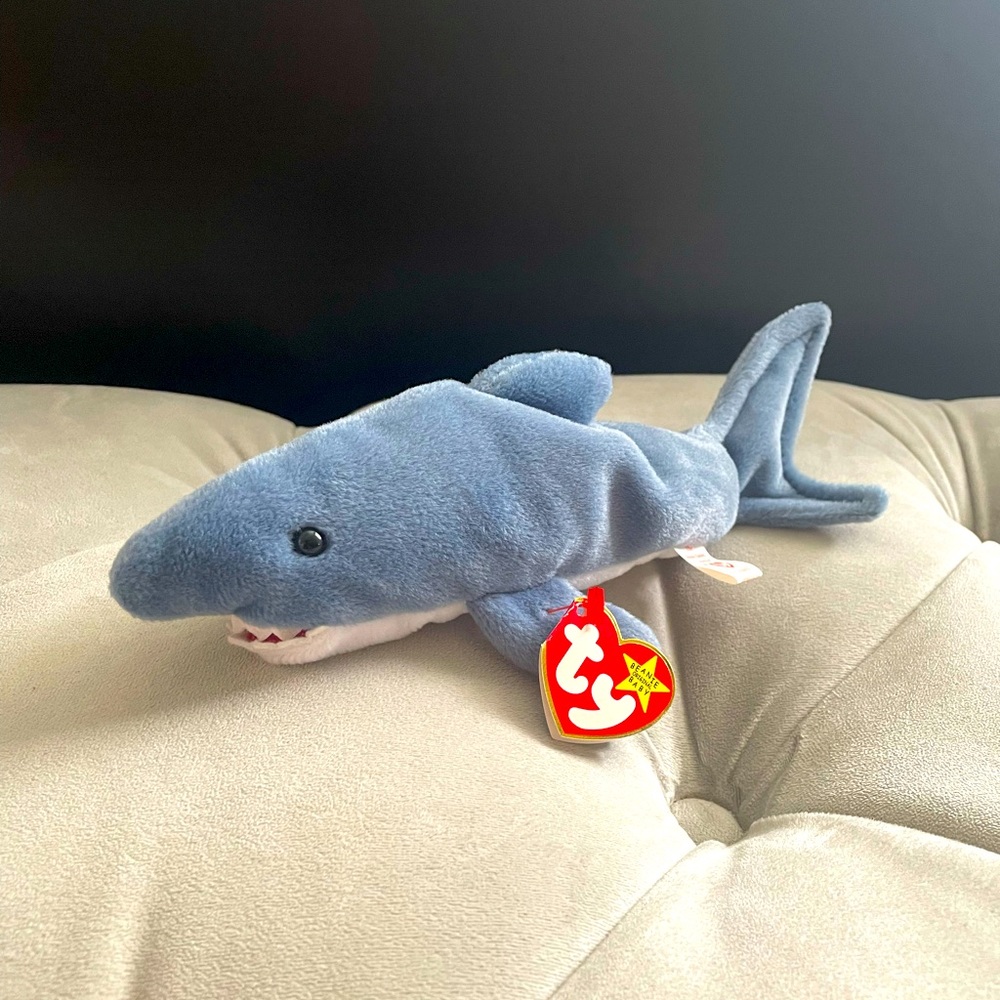 Retired 1996 ty beanie baby CRUNCH